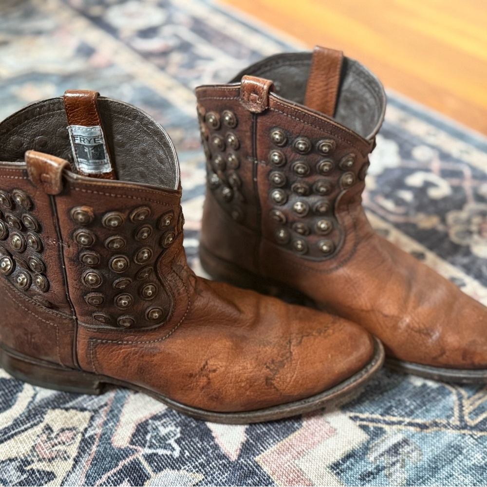 Frye Studded Wyatt Boots 8.5